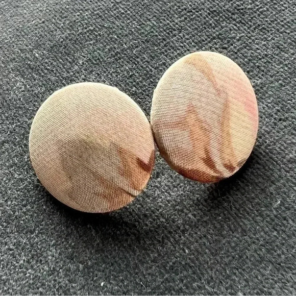 Vintage Stud Earrings Fabric Sand/ Tan Color 80s Floral - Picture 5 of 5
